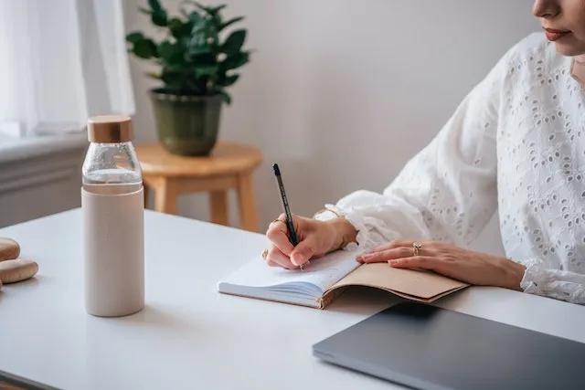 EMAIL NEWSLETTER WRITING